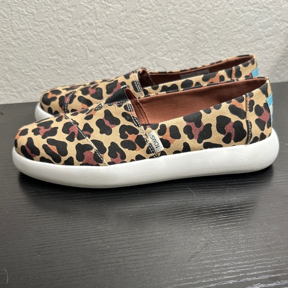 TOMS Leopard-Print Slip-On Sneakers - Picture 7 of 8